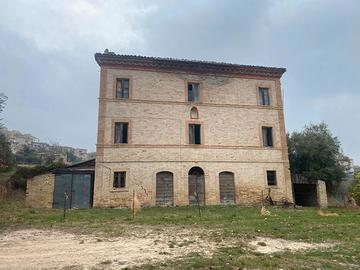 CASOLARE/VILLA STORICA da ristrutturare
