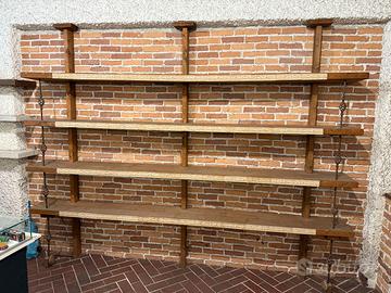 Scaffale artigianale in legno e ferro battuto
