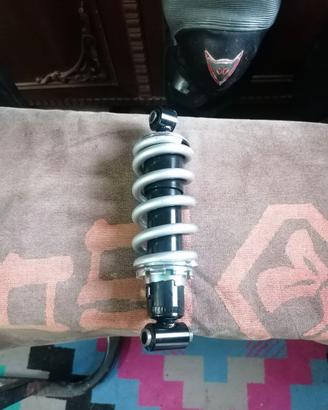 Yamaha R3 ammortizzatore posteriore