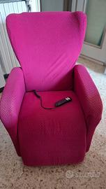 Poltrona alzapersona elettrica per anziani