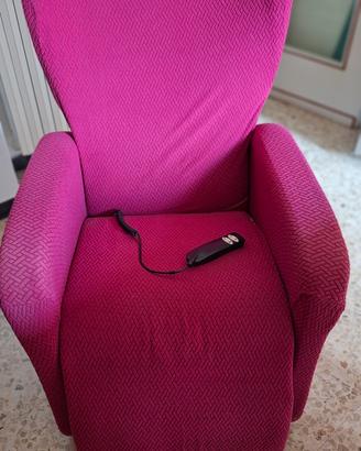 Poltrona alzapersona elettrica per anziani