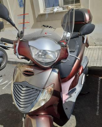 scooter honda SH 150.