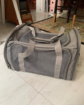 Trasportino grigio per gatti