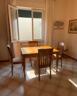Tavolo Calligaris in legno massello con 4 sedie