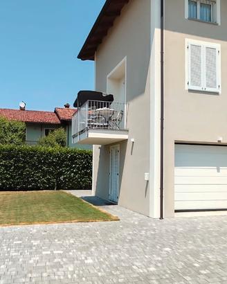 Villetta a schiera libera su 3 lati con giardino e