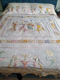 Copriletto ricamato a mano su tulle fine epoca 900