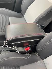 Bracciolo centrale toyota Yaris hybrid 2019