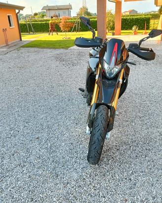 Aprilia Dorsoduro Factory A2