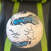 Pallone da calcio autografato