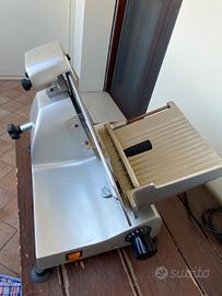 affettatrice a gravita’ professionale Type 220 SL