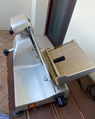 affettatrice a gravita’ professionale Type 220 SL