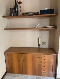 Mobiletto basso in legno con cassettiera