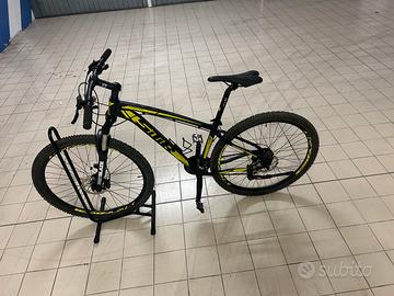 Bici sportiva mountain bike