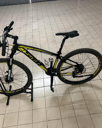 Bici sportiva mountain bike