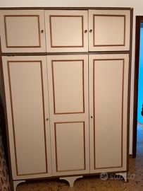 Armadio tre ante