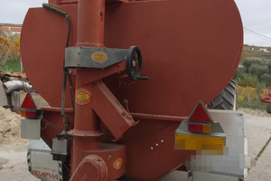 Rimorchio agricolo monoasse per cereali