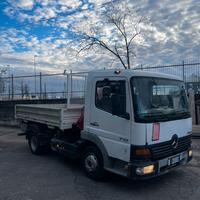 Mercedes Atego 715 con gru e ribaltabile