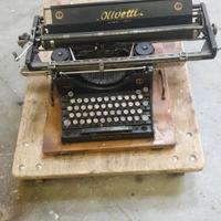 Macchina per scrivere OLIVETTI  degli anni 2antica