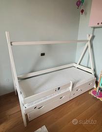 Lettino a casetta per bambini, legno bianco