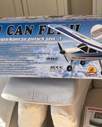 Aeromodello elettrico radiocomandato