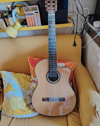 chitarra classica elettrificata
