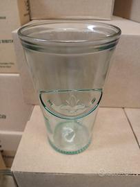 BICCHIERE CON GIGLIO IN RILIEVO IN VETRO RICICLATO