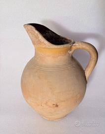 Antico vaso in terracotta lavorato a mano