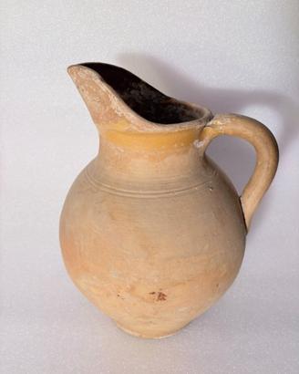 Antico vaso in terracotta lavorato a mano