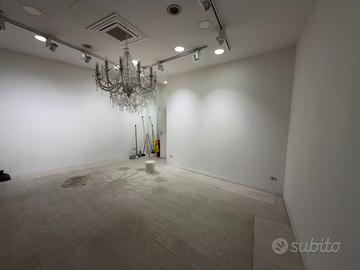 Negozio con ampio laboratorio interno