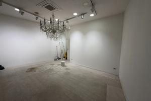 Negozio con ampio laboratorio interno