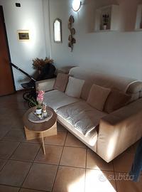 cucina divano e tavolo da cucina