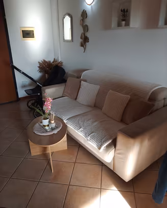 cucina divano e tavolo da cucina