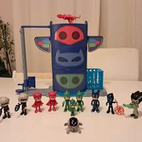 Quartier generale PJMASKS con personaggi