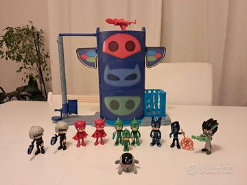 Quartier generale PJMASKS con personaggi