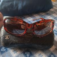 occhiali da sole Chanel perfetti nella loro custod