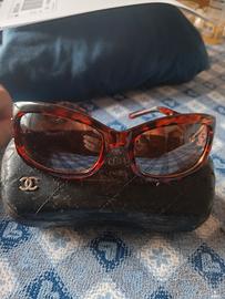 occhiali da sole Chanel perfetti nella loro custod