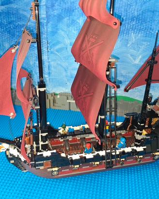 Lego Pirati dei Caraibi 4195 Qeen Anne's Revenge 