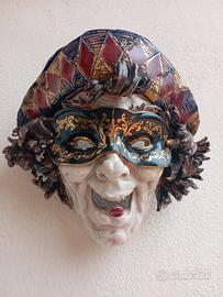 Maschera in terracotta e smalto policromo 