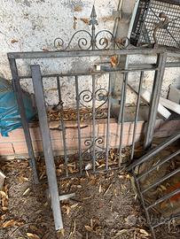 Ringhiera in ferro battuto con cancello