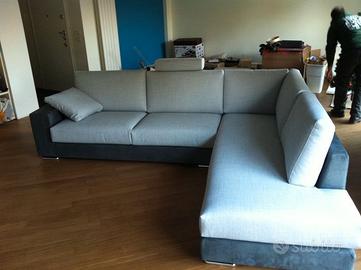 DIVANO DI GRANDI DIMENSIONI BEN TENUTO