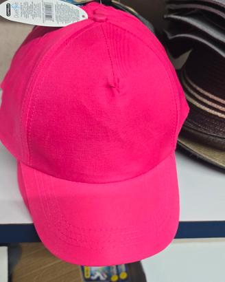 18 Cappellini con visiera con strappo regolabile.