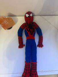 Pupazzo Spiderman amigurumi