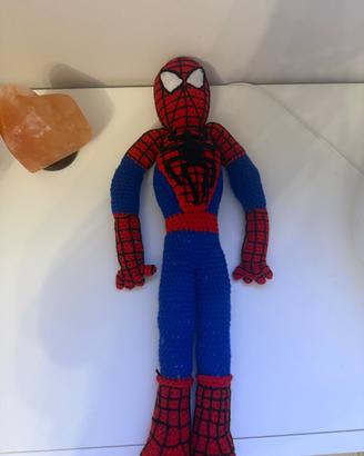 Pupazzo Spiderman amigurumi