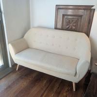 Divano in tessuto beige