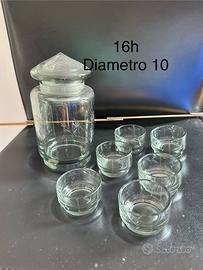 Bottiglia con bicchierini