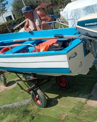 BARCA DA PESCA A MOTORE