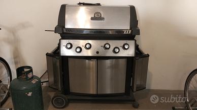 BARBECUE A GAS BROIL KING