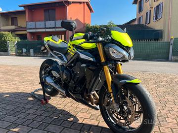 Triumph street triple moto2