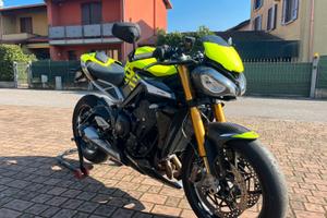 Triumph street triple moto2