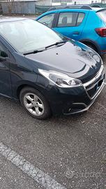 Peugeot 208 adatta neo patentati
